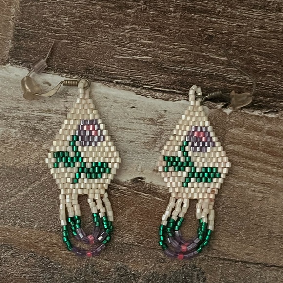 Native American Beaded Floral Earrings - Picture 9 of 9